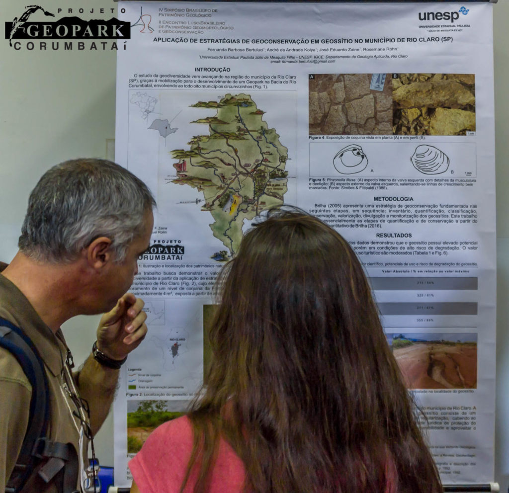 Aluna apresenta para o Prof. José Brilha de Portugal