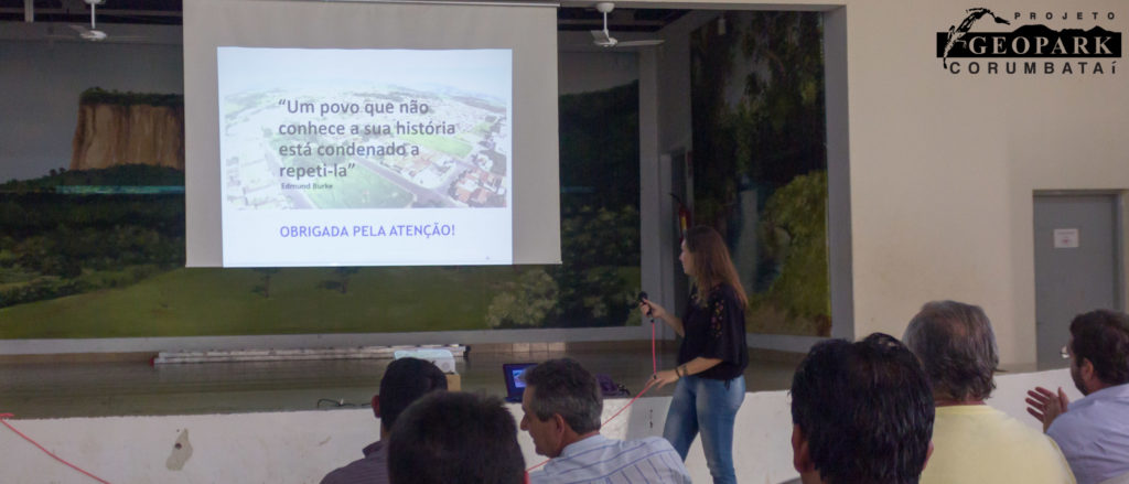 Juliana Scotton, membra do Conselho de Turismo e de fam&iacute;lia h&aacute; gera&ccedil;&otilde;es em Ipe&uacute;na apresenta a hist&oacute;ria e os patrim&ocirc;nios do munic&iacute;pio