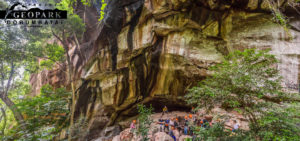 Pausa para o lanche na entrada da Gruta do Fazendão