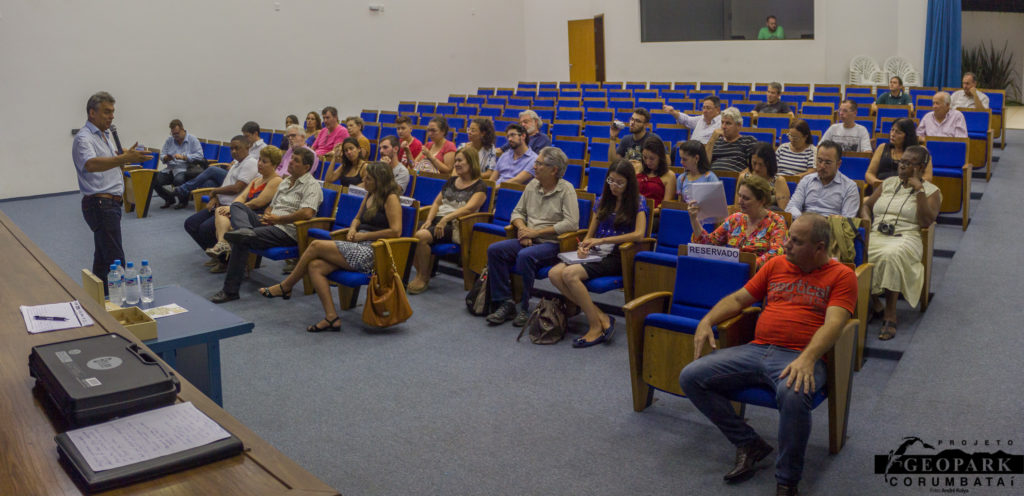 Prefeito de Itirapina faz sua saudação ao público presente na 4ª edição da Caravana Geopark Corumbataí