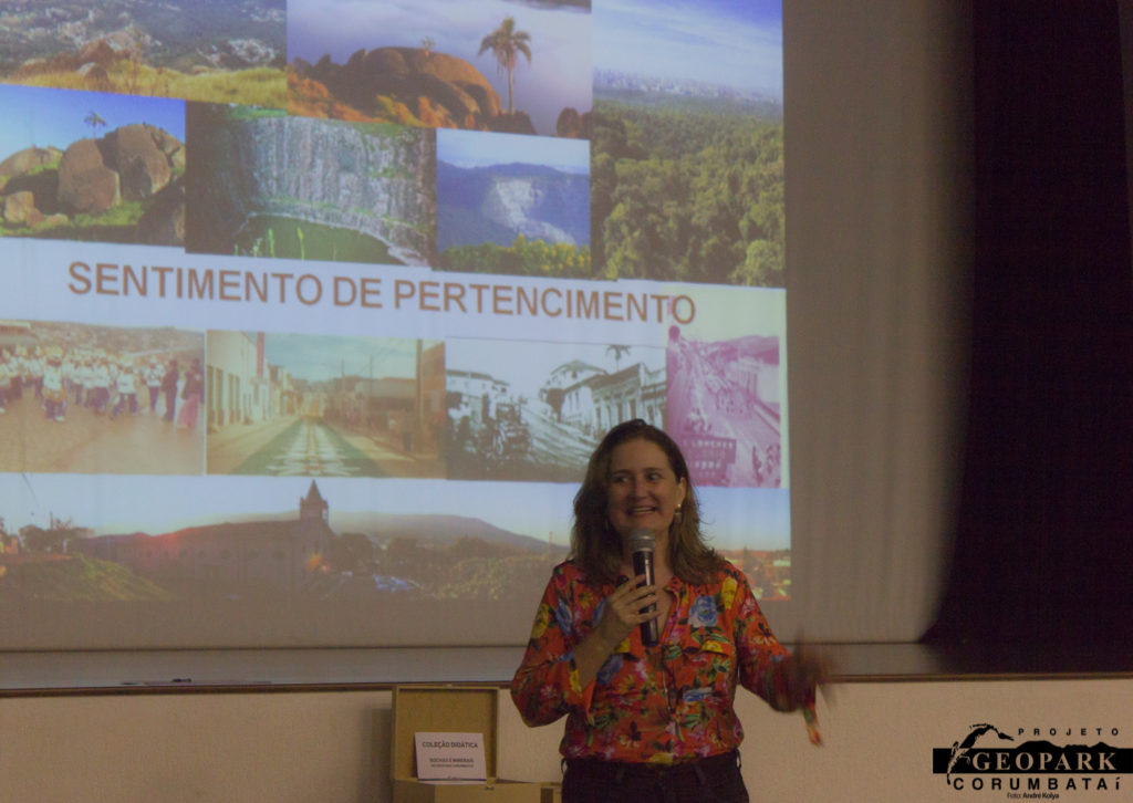 Apresentação da Profa. Dra. Luciana Cordeiro da Unicamp Limeira