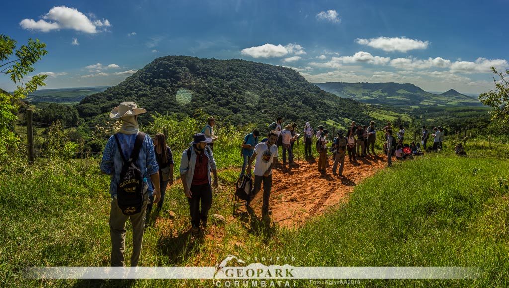 Paisagem da trilha percorrida durante a aula de campo. Foto: Kolya AA 2019.