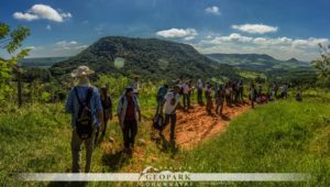 Paisagem da trilha percorrida durante a aula de campo. Foto: Kolya AA 2019.