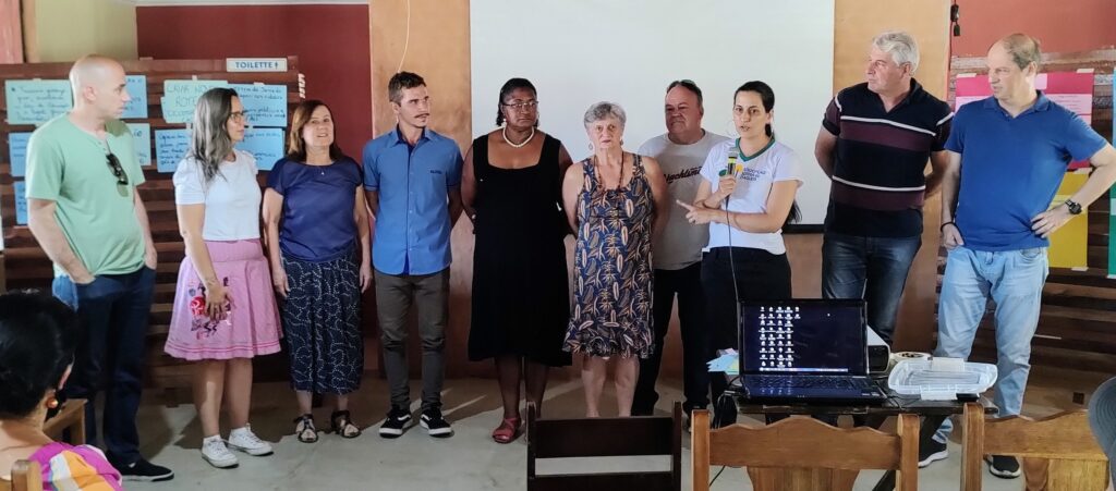 O então presidente Wendel com a nova gestão da Associação Serra do Itaqueri.